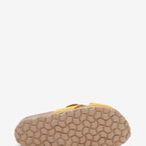 Flache Damen-Sandale mit Schnalle in Amber.