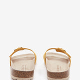 Flache Damen-Sandale mit Schnalle in Amber.
