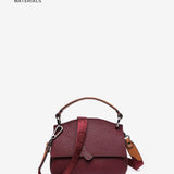 Kleine Handtasche aus recycelten Materialien in Bordeaux.