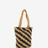 Gestreifte schwarze und beige geflochtene Handtasche.