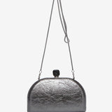Metallisch glänzender Party-Clutch in Silber.