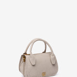Kleine Handtasche aus recycelten Materialien in Beige.