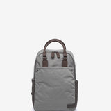 Graue Tasche aus recycelten Materialien.