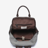 Graue Tasche aus recycelten Materialien.