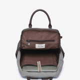 Graue Tasche aus recycelten Materialien.