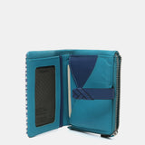 Kleine Geldbörse aus Leder mit blauem Muster.