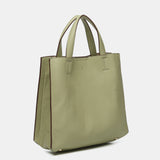 Einkaufsbeutel aus recycelten Materialien in Grün.