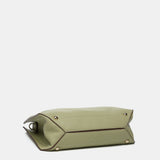 Einkaufsbeutel aus recycelten Materialien in Grün.