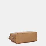 Umhängetasche aus recyceltem Material in Camel.