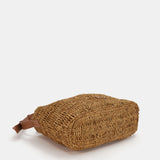 Raffia-Tasche in Camel.