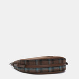 Umhängetasche in braunen recycelten Materialien