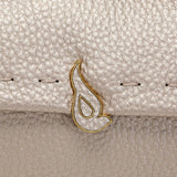 Bandolera in goldenen recycelten Materialien