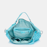 Damentasche aus geflochtenem Leder in Türkis.