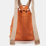 Damentasche aus orange geflochtenem Leder.