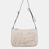 Beige Damen-Handtasche aus gestanztem Leder.