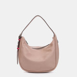 Kleine Schultertasche aus rosa Leder.