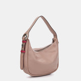 Kleine Schultertasche aus rosa Leder.