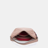 Kleine Schultertasche aus rosa Leder.