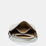 Bandolera con detalles pasados en piel blanca