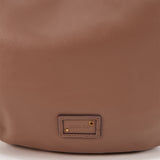 Bolso de hombro en piel taupe