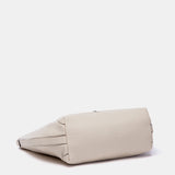 Bolso de hombro en piel beige