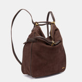 Mehrzwecktasche aus braunem Veloursleder.