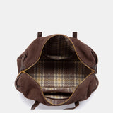 Schultertasche aus braunem Veloursleder.