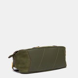 Grüne Schultertasche aus Veloursleder.