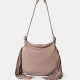 Shoulderbag aus Leder mit beigen Fransen.