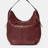 Schultertasche aus bordeauxfarbenem Leder.