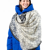 Women's wool scarf with geometric pattern in grey