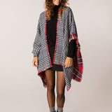 Reversible women's poncho in red and blue