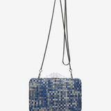 Quadratischer Clutch in Blau.