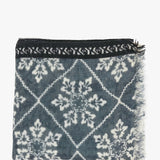 Women's wool scarf with geometric pattern in grey