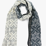 Women's wool scarf with geometric pattern in grey