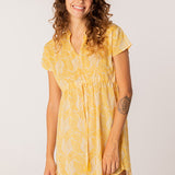 Vestido playero con estampado tropical en amarillo