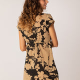Vestido playero con estampado camel