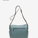 Damentasche aus recycelten Materialien in Blau.