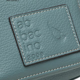 Damentasche aus recycelten Materialien in Blau.