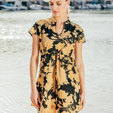 Vestido playero con estampado camel
