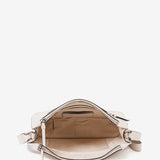 Beige Damen-Handtasche aus gestanztem Leder.