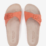 Flache Damen-Sandale mit Schnalle in Orange.