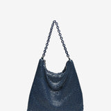 Partytasche im Hobo-Stil aus blauen Metallnetz.