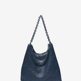 Partytasche im Hobo-Stil aus blauen Metallnetz.