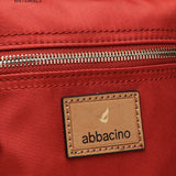 Tasche-Rucksack aus recyceltem Material in Orange.