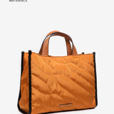 Shopper-Tasche aus recycelten und gepolsterten Materialien in Amber.