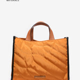 Shopper-Tasche aus recycelten und gepolsterten Materialien in Amber.