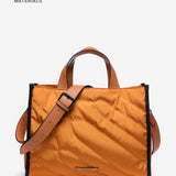 Shopper-Tasche aus recycelten und gepolsterten Materialien in Amber.