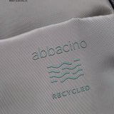 Handytasche aus recycelten und gepolsterten grauen Materialien.