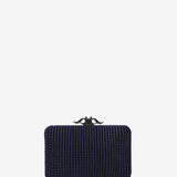 Partytasche aus blauen Samt.